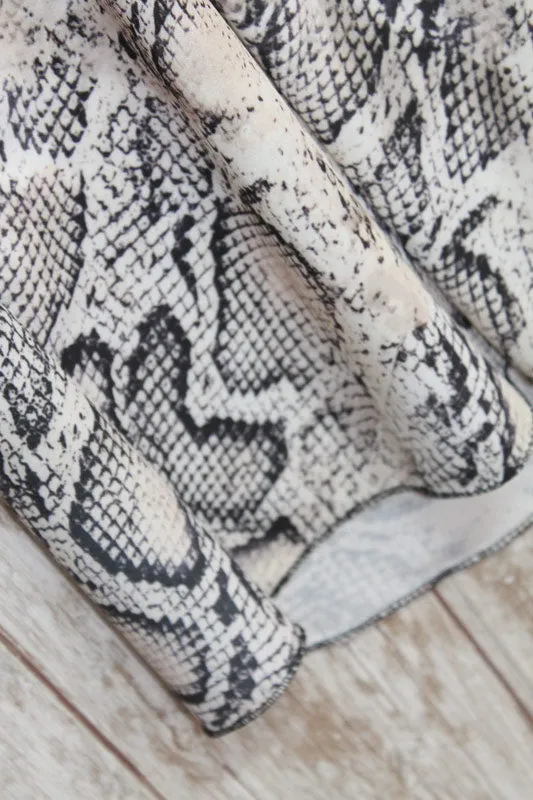 Lencera animal print snake de raso y encaje negro