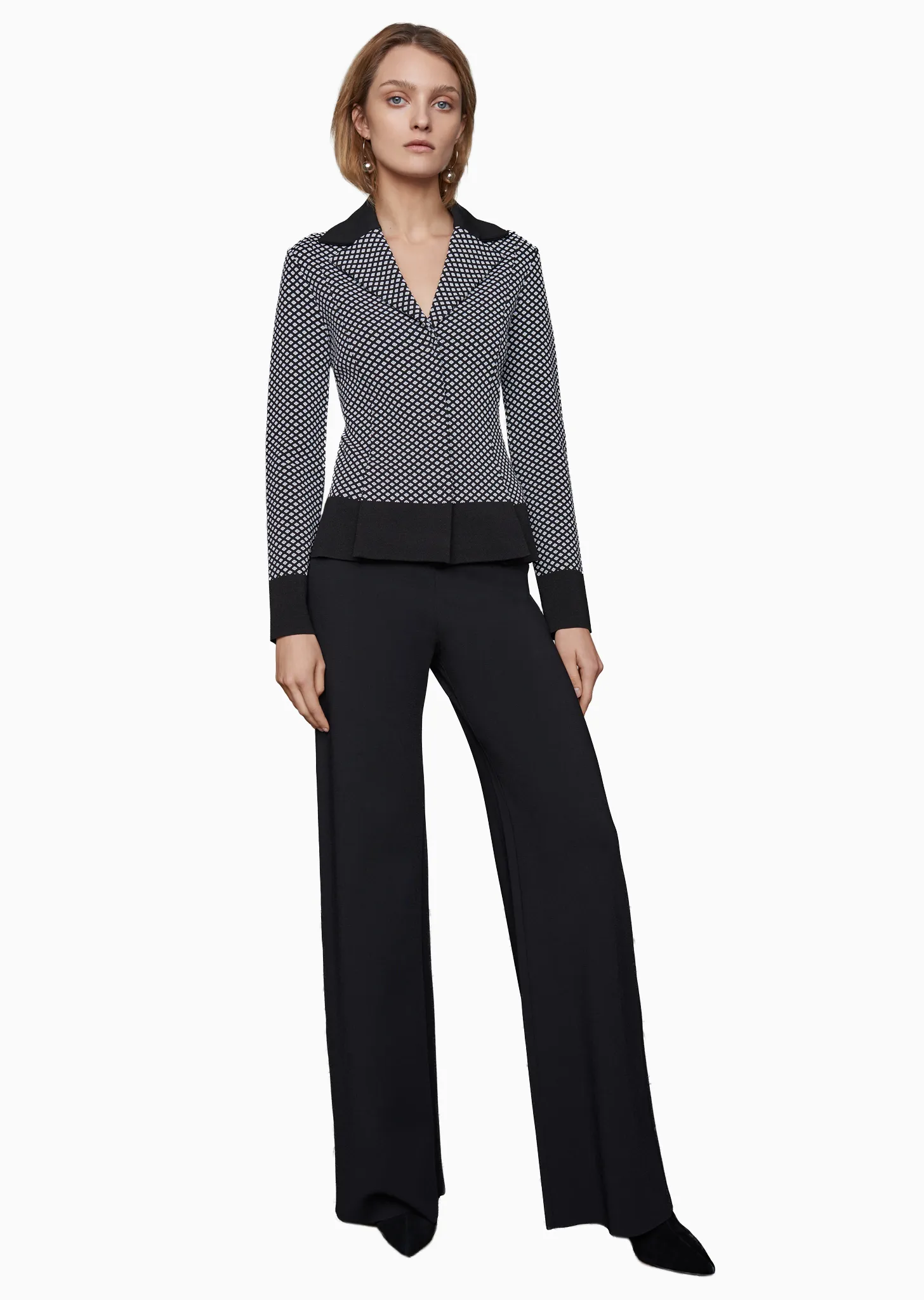 Maurelle – Structured Blazer with Thick Black Trim and Diamond Pattern