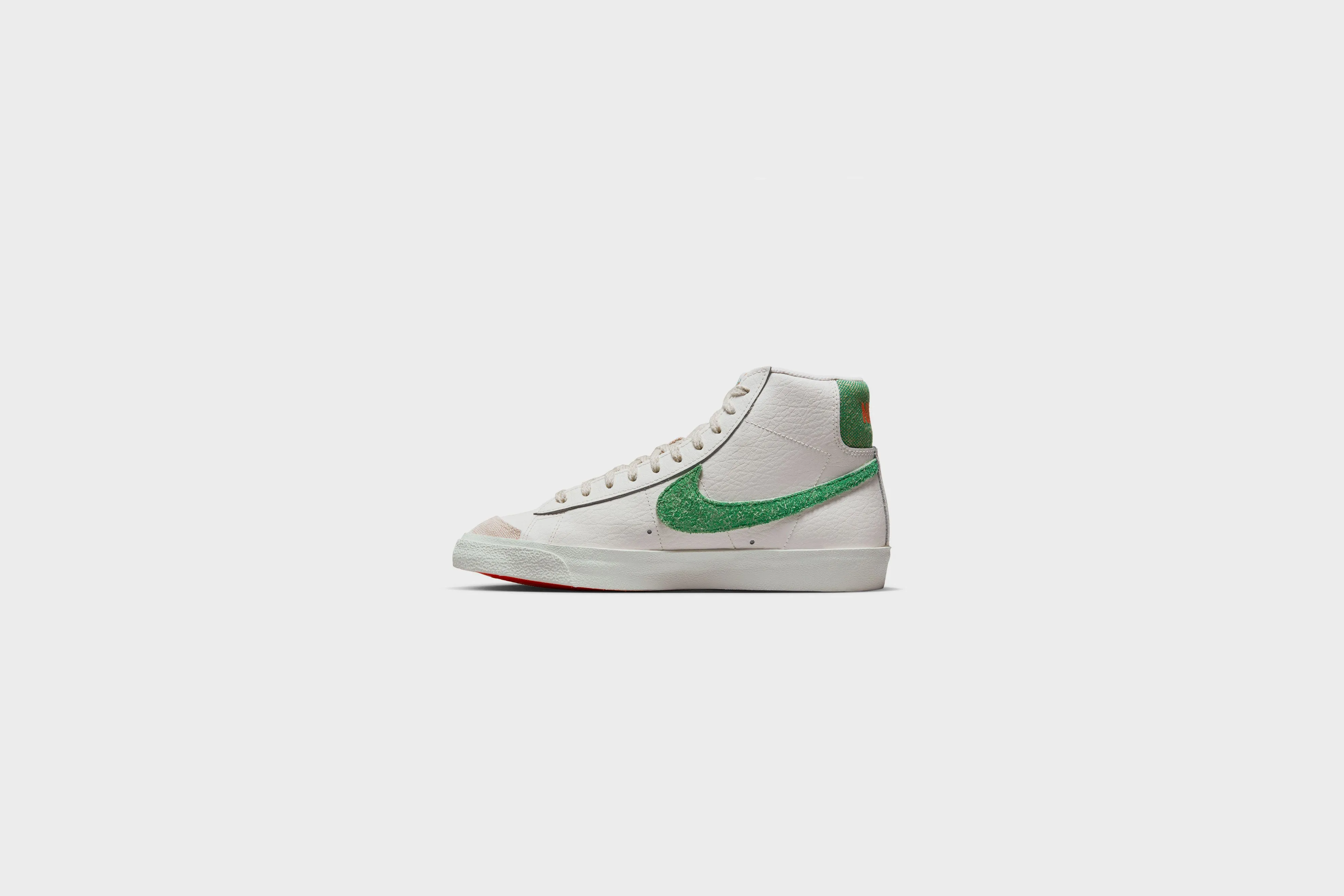 Nike Blazer Mid ‘77 VNTG (Sail/Stadium Green)