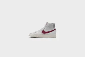 Nike Blazer Mid ‘77 VNTG (White/Dark Beetroot-Grey Fog)