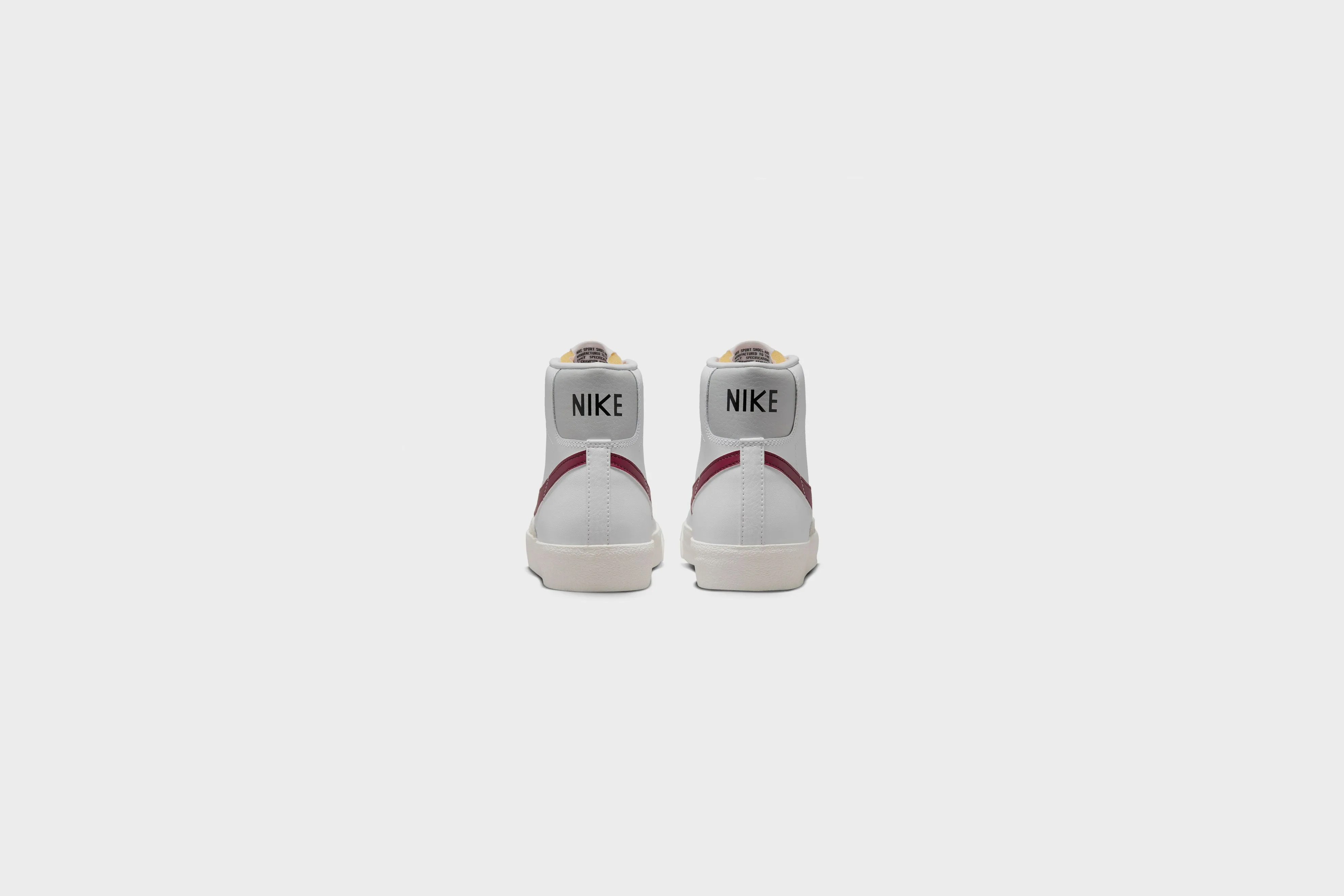 Nike Blazer Mid ‘77 VNTG (White/Dark Beetroot-Grey Fog)