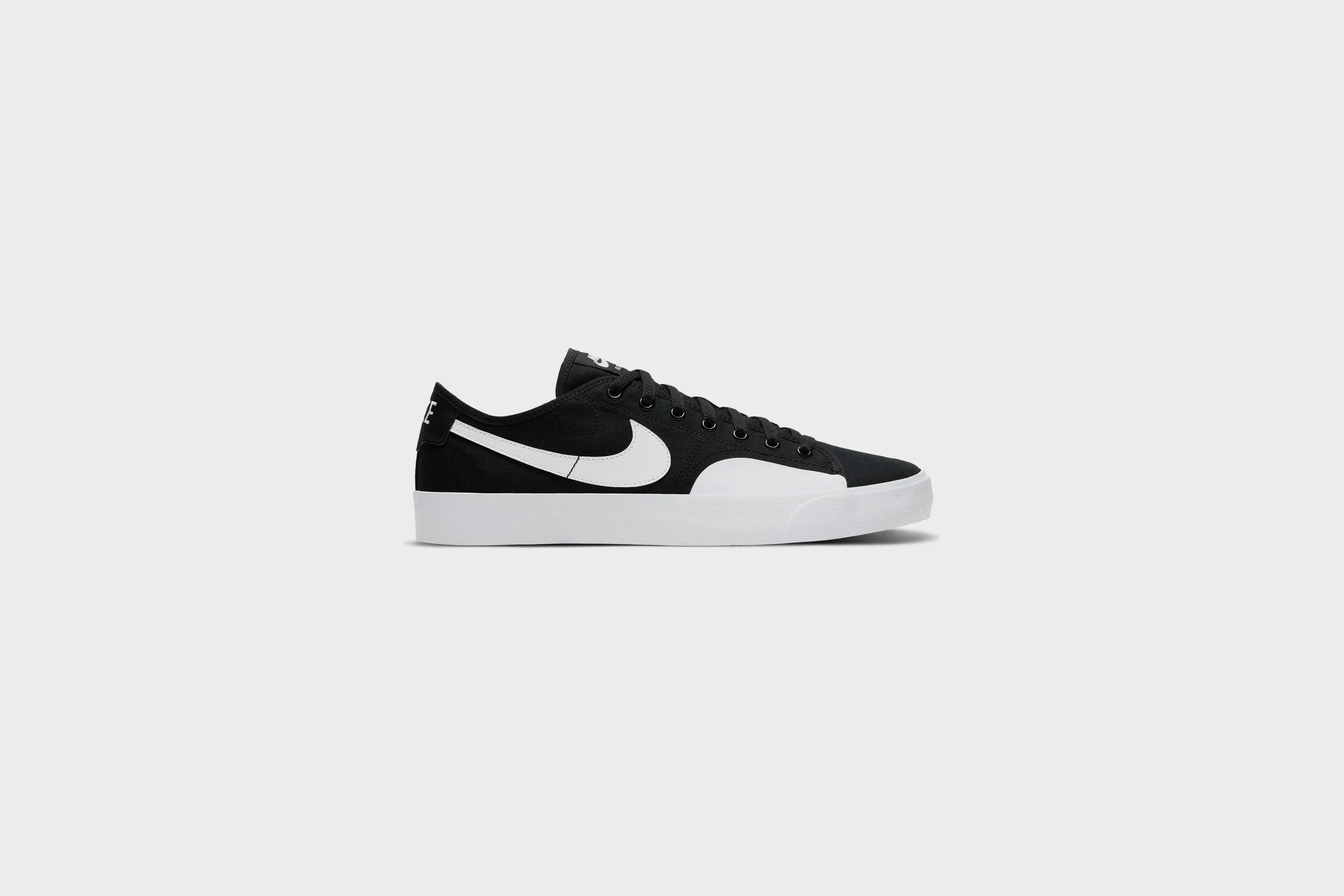 Nike SB BLZR Court (Black/White-Black)