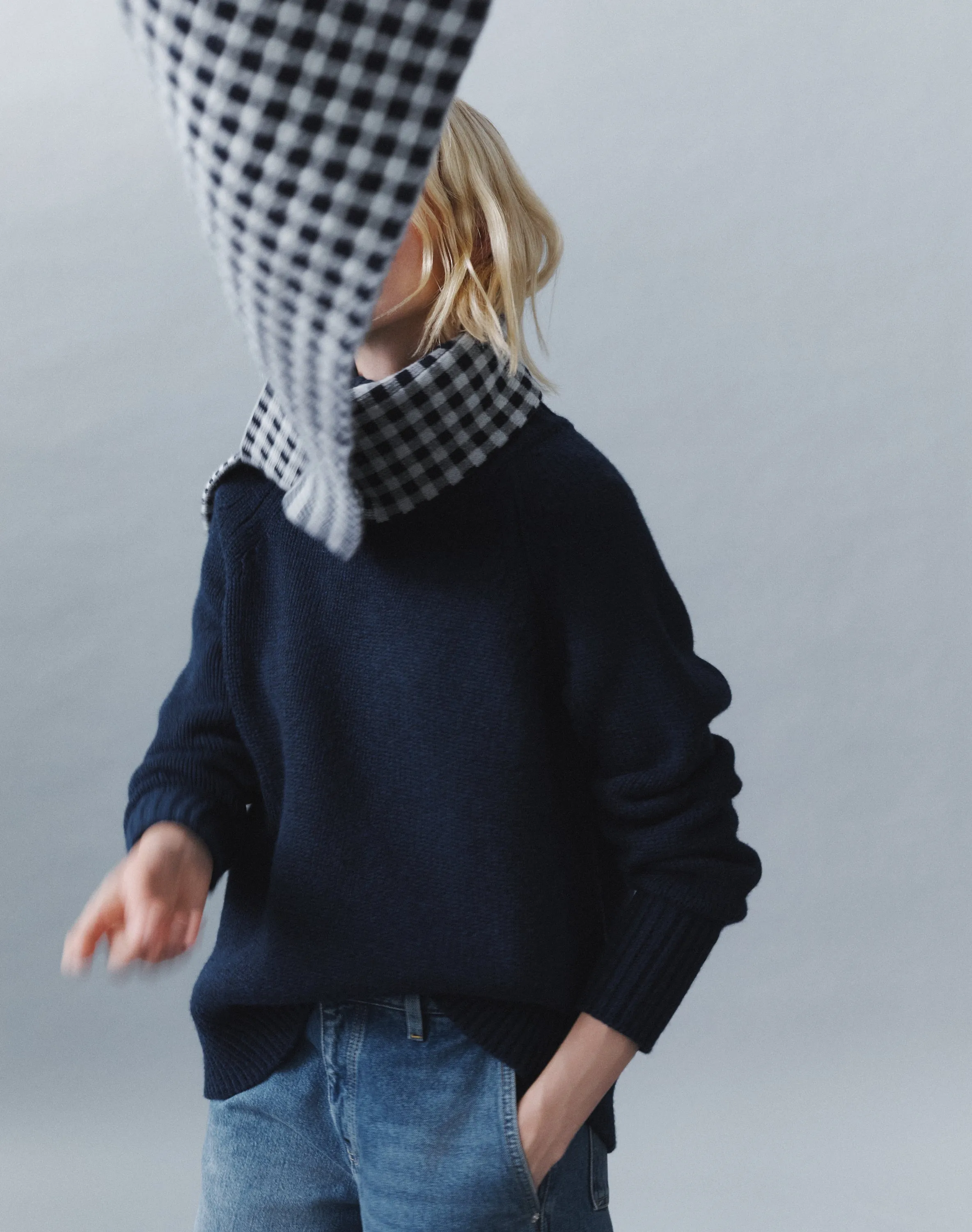 The CHEQUERED SCARF - Grey & Navy